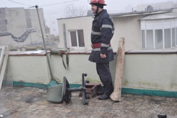 Individul suspectat că şi-a omorât mama, înainte de producerea incendiului, a fost arestat